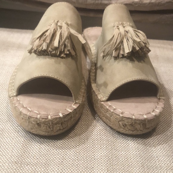 Seven Dials Wendell Tassel Slide. 9M - Picture 8 of 8